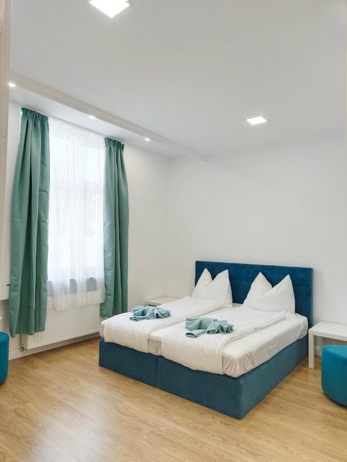 Ruyi Holiday Sopron Bagian luar foto