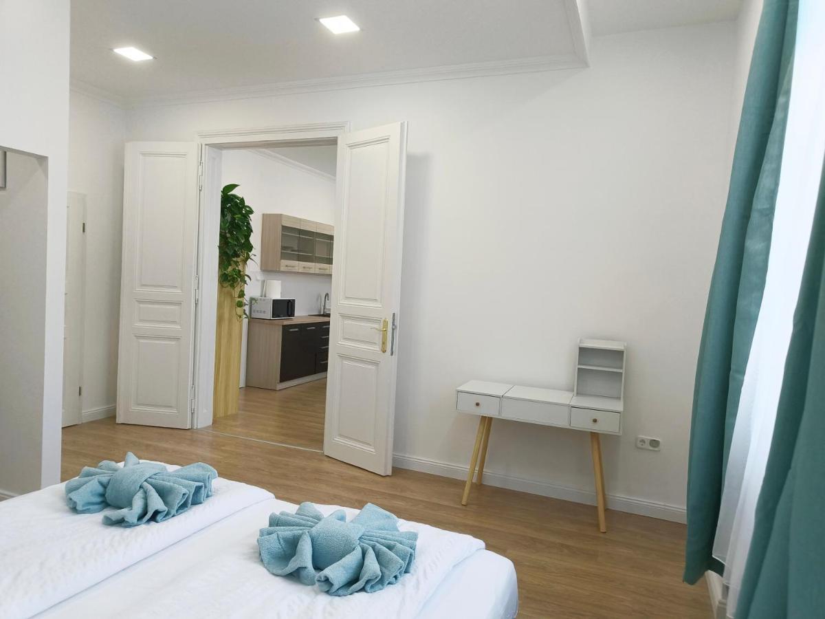 Ruyi Holiday Sopron Bagian luar foto