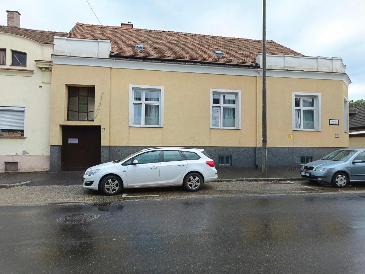 Ruyi Holiday Sopron Bagian luar foto