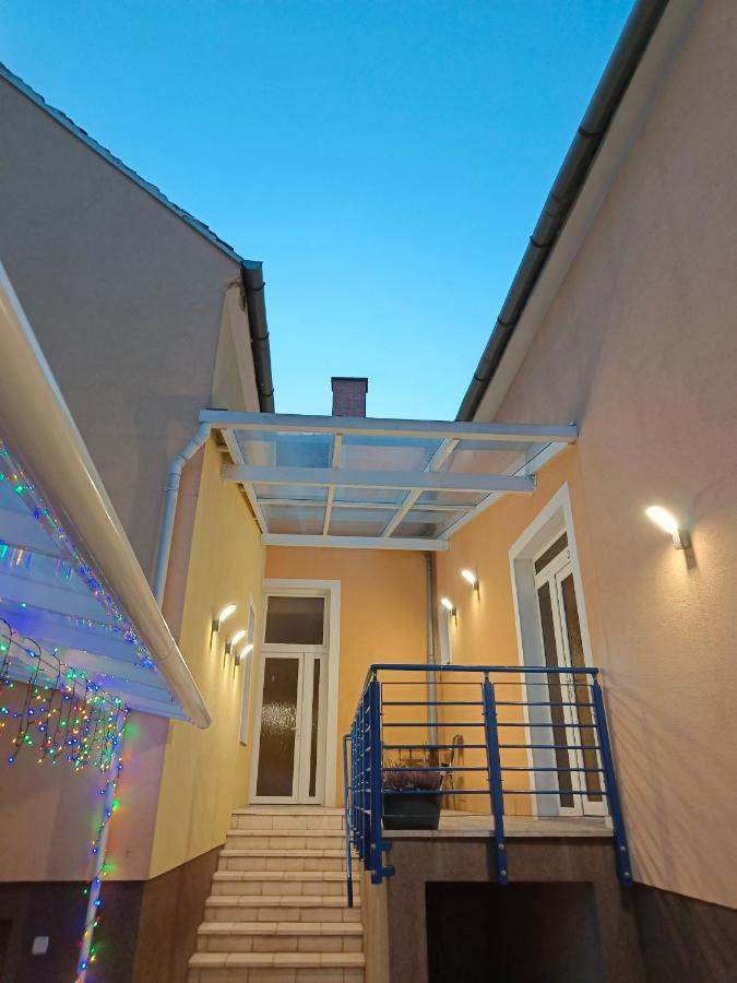 Ruyi Holiday Sopron Bagian luar foto