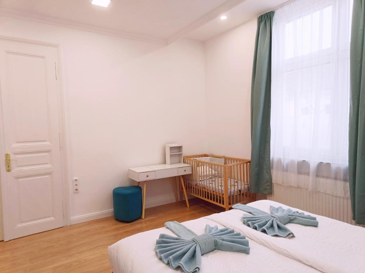 Ruyi Holiday Sopron Bagian luar foto