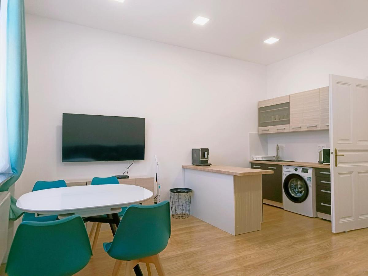Ruyi Holiday Sopron Bagian luar foto