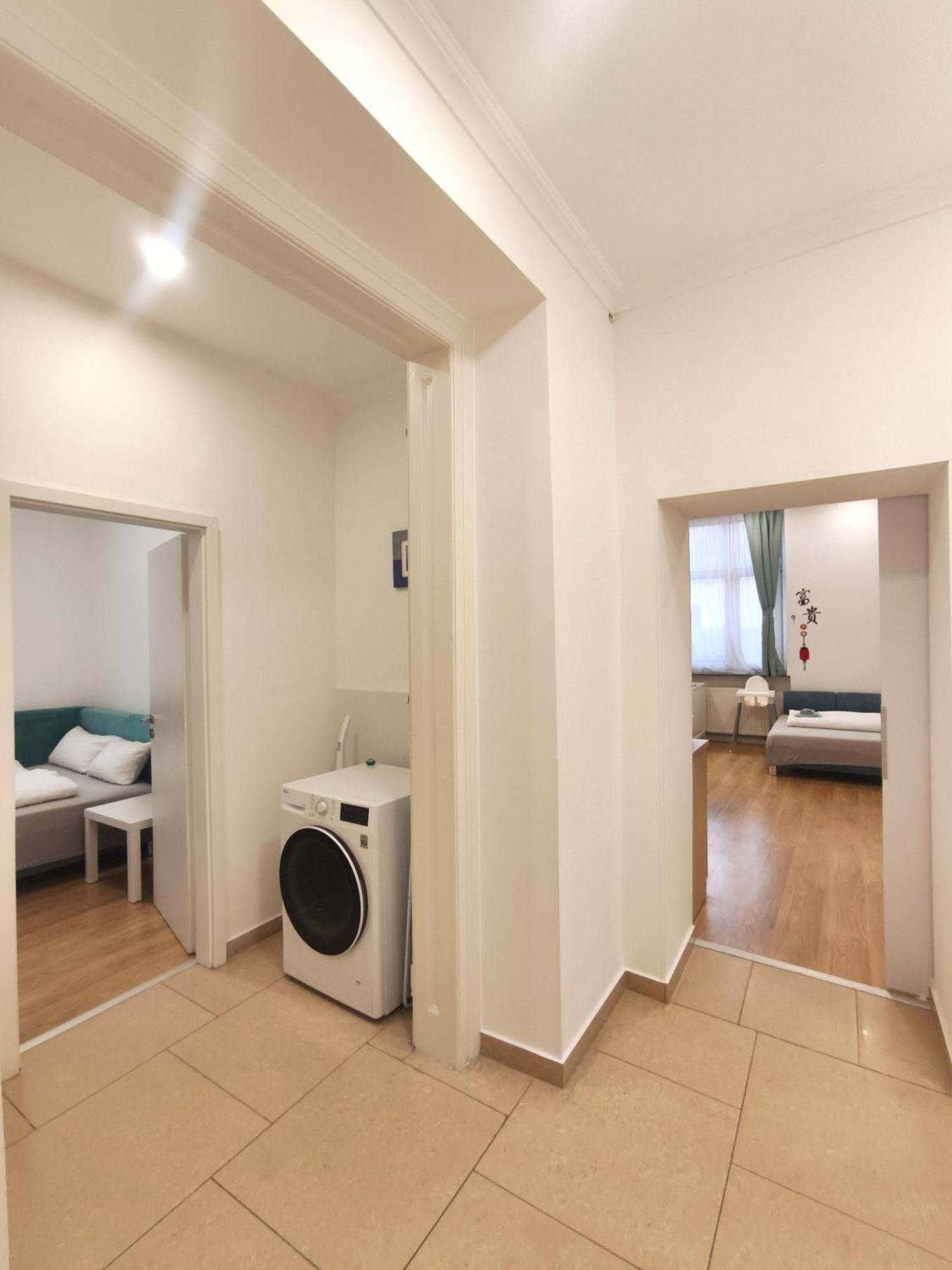 Ruyi Holiday Sopron Bagian luar foto