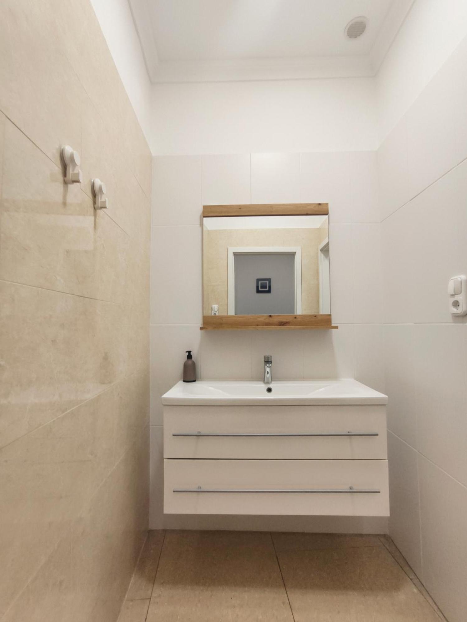 Ruyi Holiday Sopron Bagian luar foto