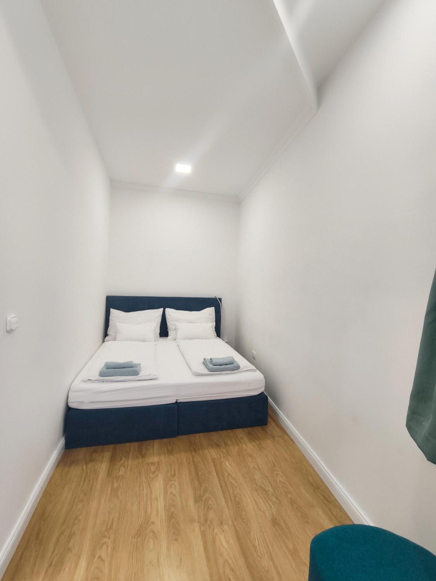 Ruyi Holiday Sopron Bagian luar foto