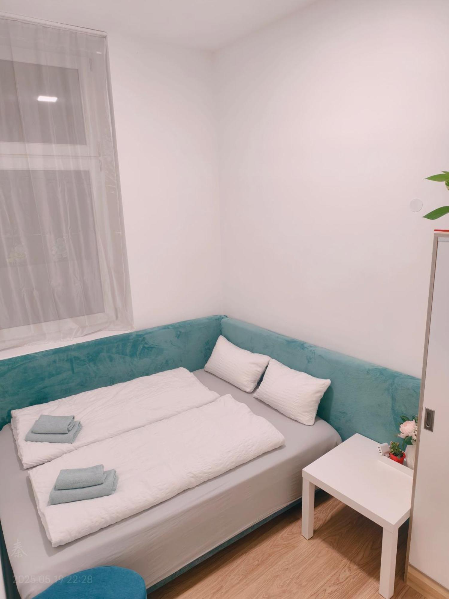 Ruyi Holiday Sopron Bagian luar foto