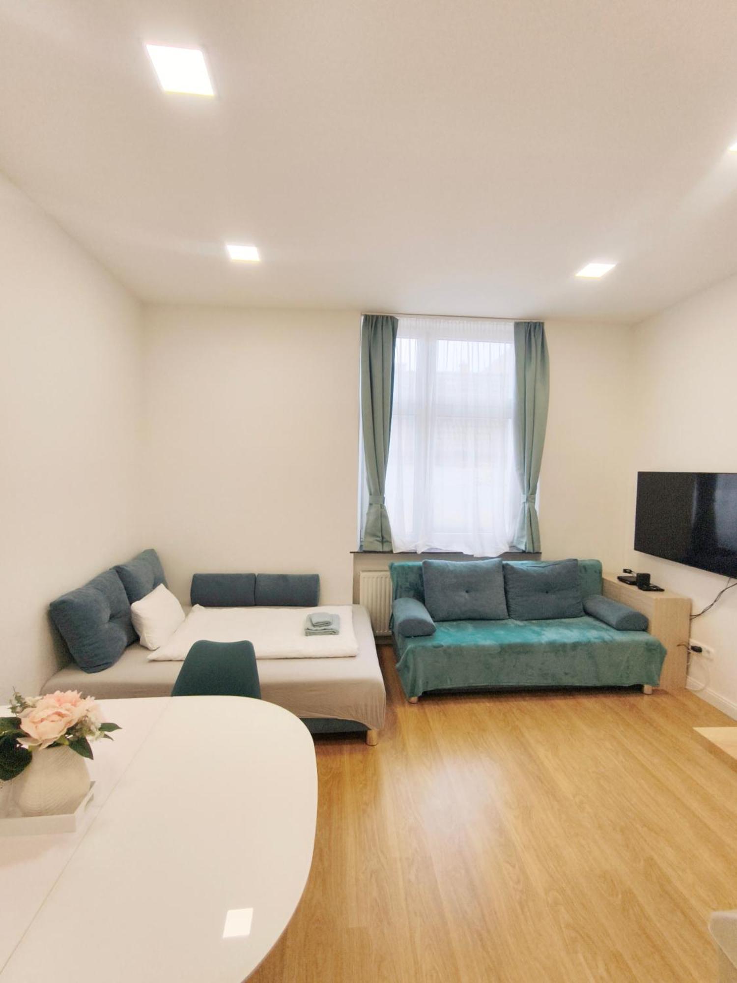 Ruyi Holiday Sopron Bagian luar foto